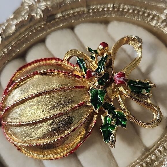 Festive Gold Ornament Brooch - Picture 3 of 5